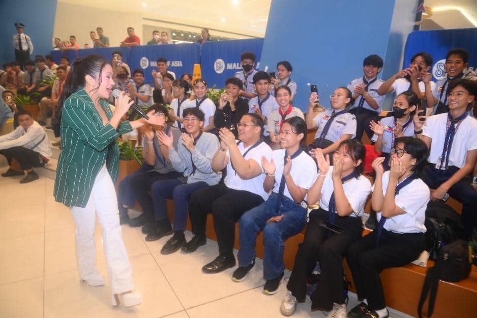 Award-winning actress, singer, Goodwill Ambassador for the United Nations Environment Programme (UNEP) and founder of Planet CORA, Antoinette Taus, gave her message of support and treated the audience to her rendition of Heal the World.